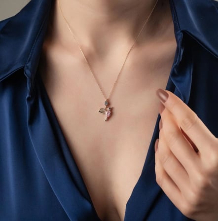 925 Ayar Gümüş Tektaş Detaylı Pink Tourmaline Doğum Taşlı Sinekkuşu Kolye