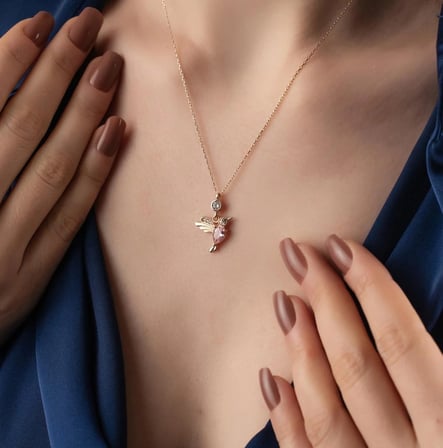 925 Ayar Gümüş Tektaş Detaylı Pink Tourmaline Doğum Taşlı Sinekkuşu Kolye