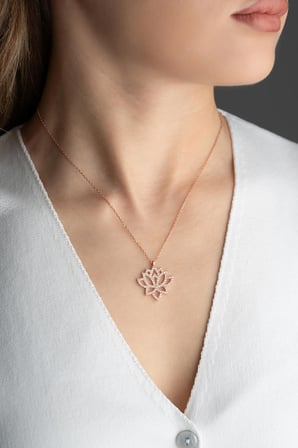 925 Ayar Gümüş Zirkon Taşlı Katlı Lotus Tasarım Kolye