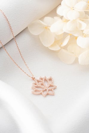 925 Ayar Gümüş Zirkon Taşlı Katlı Lotus Tasarım Kolye