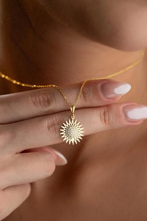 925 Ayar Gümüş Gold Kaplama Zirkon Taşlı Güneş Figürlü Işıltılı Kadın Kolye