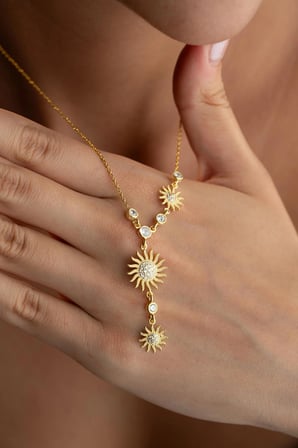 925 Ayar Gümüş Üçlü Güneş Figürlü Taşlı Sallantılı Lariat Y Kadın Kolye