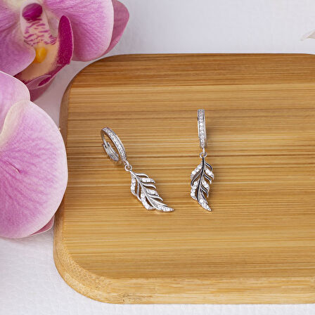 Yaprak Model-2 925 Ayar Gümüş Zirkon Taşlı Kadın Küpe