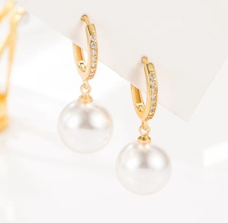 Bezos Şık ve Minimalist Gold 12 mm İnci Küpe – Kararma Yapmaz, Zirkon Detaylı Çelik Küpe NIDA