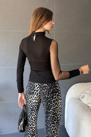Yarım Balıkçı Tül Detaylı Bluz