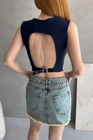 Sırtı Kemer Detaylı Kaşkorse Crop Bluz