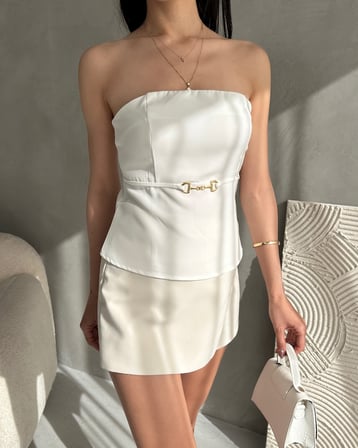 Straplez Beli Toka Detaylı Crep Bluz