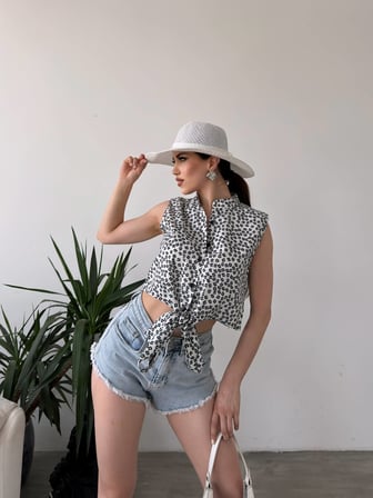 Çiçek Desenli Bağlama Detaylı Crop Gömlek Bluz