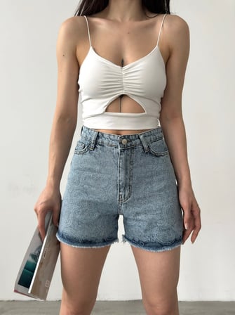 Paçası Püsküllü Desenli Denim Şort