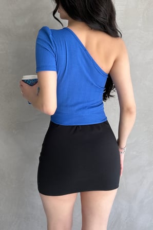 Tek Omuz Zincir Detaylı Crop Bluz
