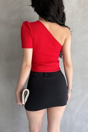 Tek Omuz Zincir Detaylı Crop Bluz