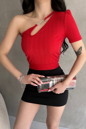Tek Omuz Zincir Detaylı Crop Bluz