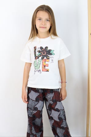 ???? Kız Çocuk ‘’Love Yourself’’ Baskılı Tişört ve Geometrik Etnik Desenli Geniş Paça Pantolon Takımı