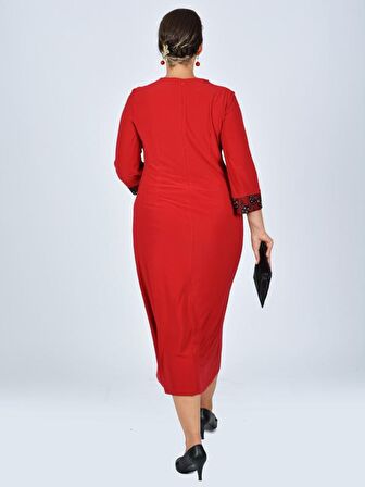 Nidya Moda Büyük Beden Kadın Kırmızı V Bantlı Roba Manşet Dantel Taşlı   Abiye Elbise-4025K