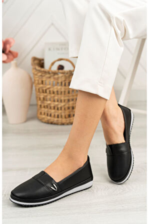 Ortapedik Taban Metal Detaylı Siyah Kadın Ayakkabı