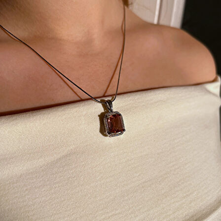 Zultanit Halo Kolye Ucu – Amber Frame