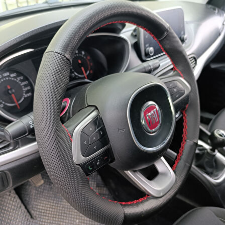 DİKİŞLİ DİREKSİYON KILIFI İTHAL KARBON DERİ NOKTALI DERİ KIRMIZI DİKİŞLİ FIAT EGEA İÇİN
