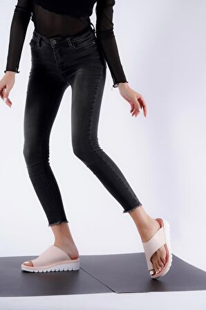 Nora Parmak Arası Comfort Terlik