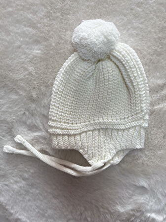 Bağlamalı Ponponlu Triko Şapka