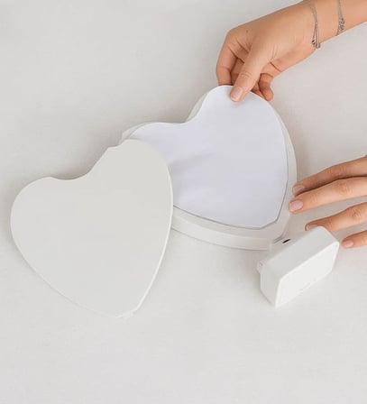 Kişiye Özel Beyaz Led Işıklı Kalp Şeklinde Sihirli Ayna 18cm