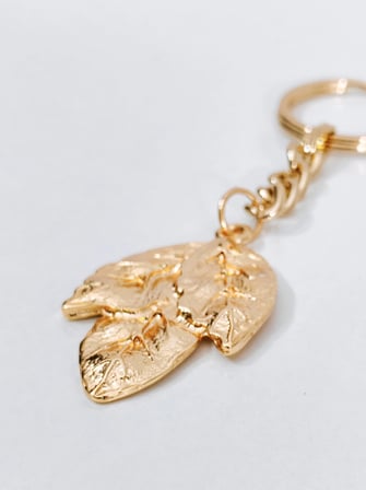 Gold Metal Üçlü Yaprak Tasarımlı Estetik Anahtarlık & Çanta Aksesuarı