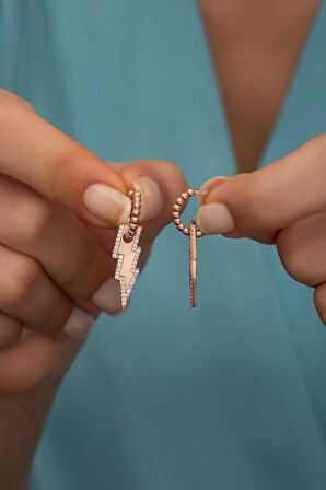 925 Ayar Gümüş Rose Şimşek Model Küpe