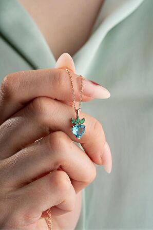 925 Ayar Gümüş Mavi Zirkon Taşlı Kalpli Çilek Kolye