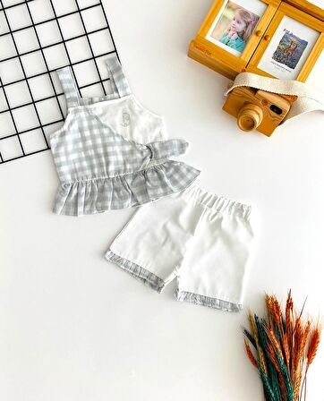 Neşeli Bebekler Askılı Tokalı Fırfırlı Şort Takım Gri