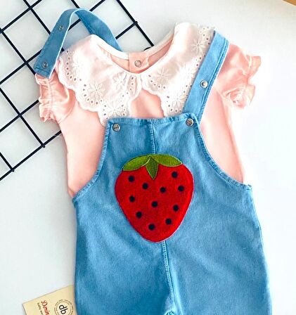 Neşeli Bebekler Kabartma Çilek Figürlü Güpürlü Yaka Kısa Kollu Tişört Uzun Kot Salopet Takım Mavi