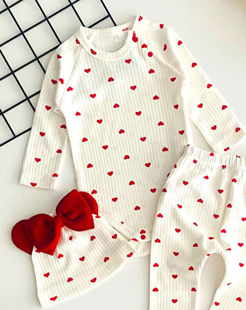 Neşeli Bebekler Fiyonklu Bereli Kalp Baskılı Raporlu Kumaş Üçlü Takım