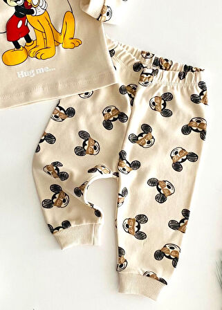 Neşeli Bebekler Baby Mickey ve Pluto Baskılı Pijama Takım Bej