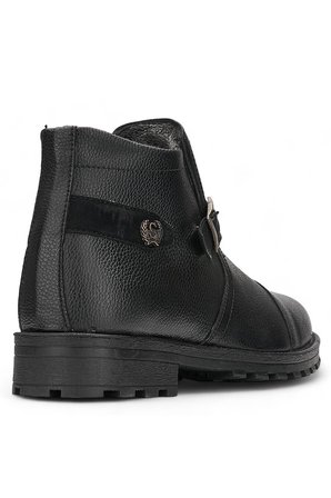 Günlük Erkek Bot Bağcıklı Toka Detaylı Tırtık Taban Outdoor Ayakkabı 01