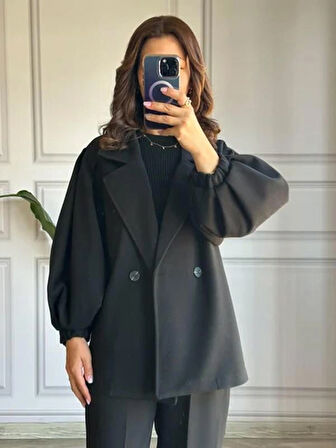 Kadın Lastikli Balon Kol Düğmeli Kruvaze Yaka Cepsiz Astarlı Oversize Kesim Kısa Kaşe Trençkot Ceket