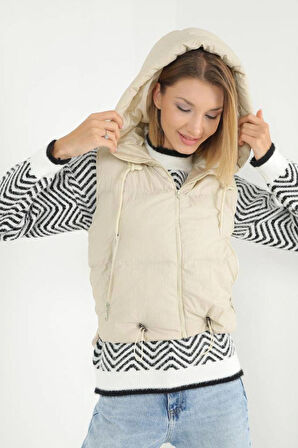 Kadın Bej Renk Kısa Kapüşonlu Cepli Fermuarlı  Şişme Yelek