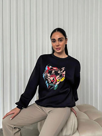 Kadın Oversize Geniş Kesim Bisiklet Yaka Kaplan Nakışlı İşlemeli Üç İplik Şardonlu  Sweatshirt