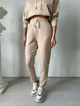 Kadın Yüksek Bel Jogger Alt Eşofman – Yumuşak Kumaş, Rahat Kesim, Modern Tasarım