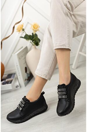 Simli Taban Taşlı Siyah Ayakkabı