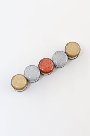 Eşarp mıknatısı. Şal mıknatısı. Türban mıknatısı. Başörtü mıknatısı. Mıknatıslı eşarp klipsi.