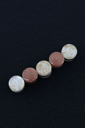 Eşarp mıknatısı. Şal mıknatısı. Türban mıknatısı. Başörtü mıknatısı. Mıknatıslı eşarp klipsi.