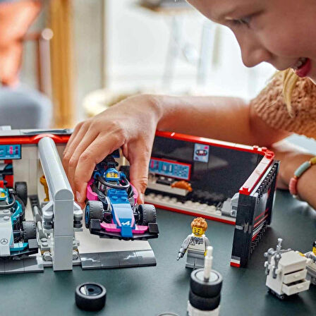 City F1 Garajı ve Mercedes-AMG ve Alpine Arabaları 60444