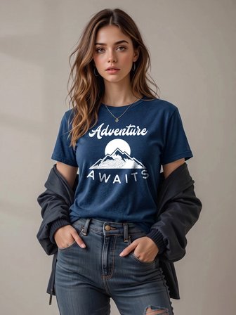 Adventure Awaits Doğa ve Kamp Temalı Baskılı %100 Pamuklu Lacivert T-Shirt