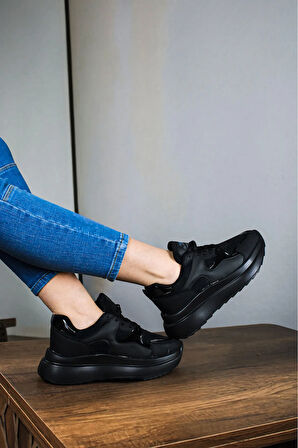 Triko Detaylı Kalın Taban Rahat Kalıp Bağcıklı Kadın Beyaz Sneaker