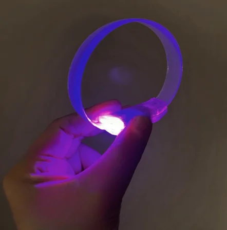 Ticaret 3 Modlu Pilli LED Işıklı Esnek Parti Bilekliği Mor Najmaddin