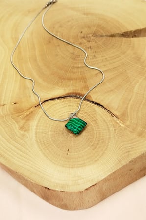 Tedar Malakit Doğal Taşı Zincirli El Yapımı Kolye Uç: 1,5 cm Zincir: 20 cm Kutulu Najmaddin