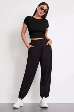 Beru Kadın Siyah Modern Fit Yuvarlak Yaka Yarım Kol Crop Top Bluz Najmaddin