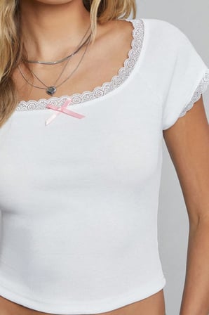 Beru Kadın Beyaz Göğsü Ve Kolları Dantelli Fiyonklu Kısa Kol Crop Top Bluz Najmaddin