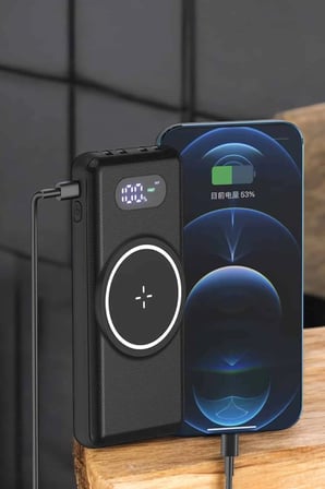 Karg Hızlı Şarj Dijital Göstergeli Powerbankli Çoklu Şarj Özelliği Najmaddin