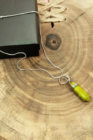 Tedar Moldavit Doğal Taşı Zincirli El Yapımı Tasarımlı Kolye Uç: 3,5 cm Zincir: 20 cm Kutulu Najmaddin
