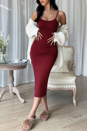 Hepsi Kadın Bordo Yırtmaçlı Diz Altı Vücüdu Saran Gecelik H110446 Najmaddin