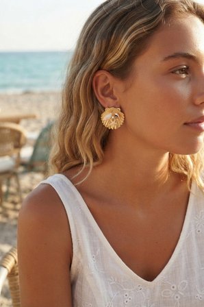 Mey Mey İthalat Gold Renk Deniz Kabuğu Deniz Yıldızı ve Pembe Taş Detaylı Küpe Najmaddin